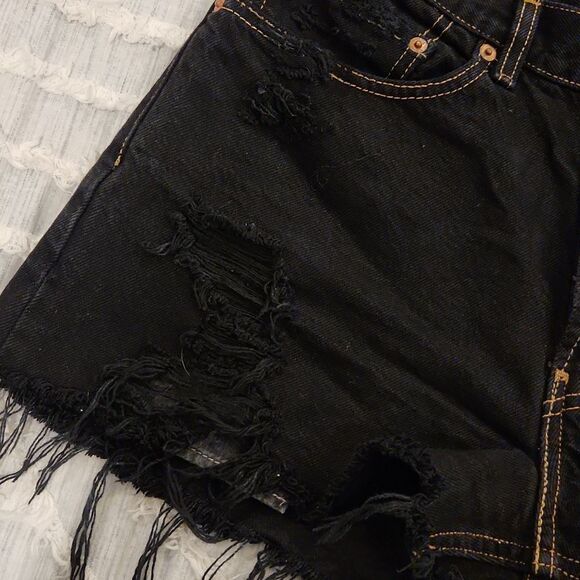 Vintage by Petros high waist black Levi's 505 jean shorts size 30! - Picture 9 of 11